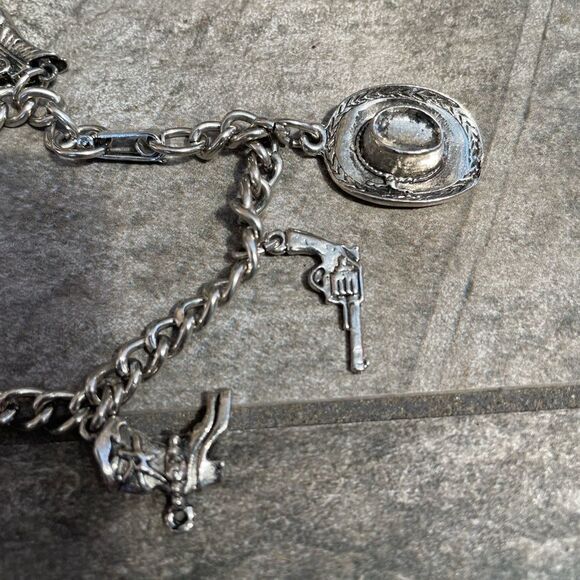 Vintage silver tone Lake Tahoe charm bracelet - Picture 3 of 11